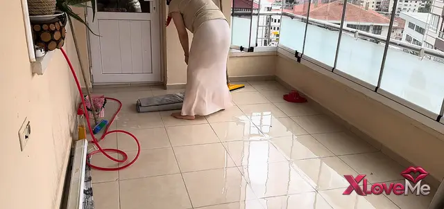 Fatma ile Her telden ifşa Balkonda halı yıkadı — Fatma ile Her Telden
