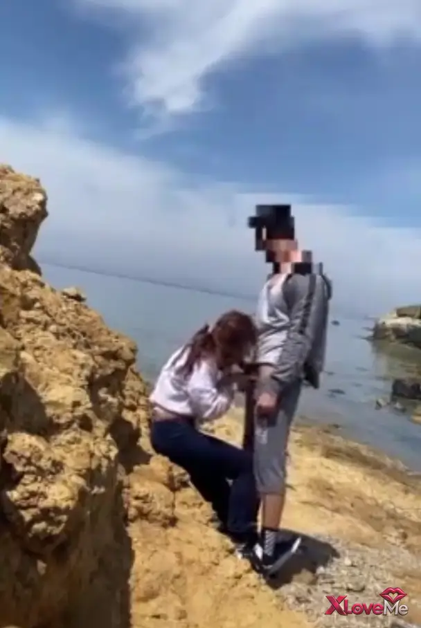 Porno VK — Genç çift kayalıklarda sakso sikiş yaptı