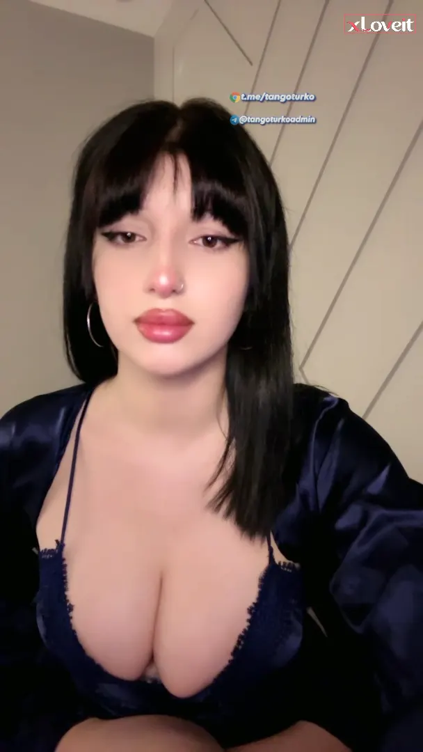 Büyük Memeli — Juliet ifşa Büyük memeli gecelikli kızın videosu