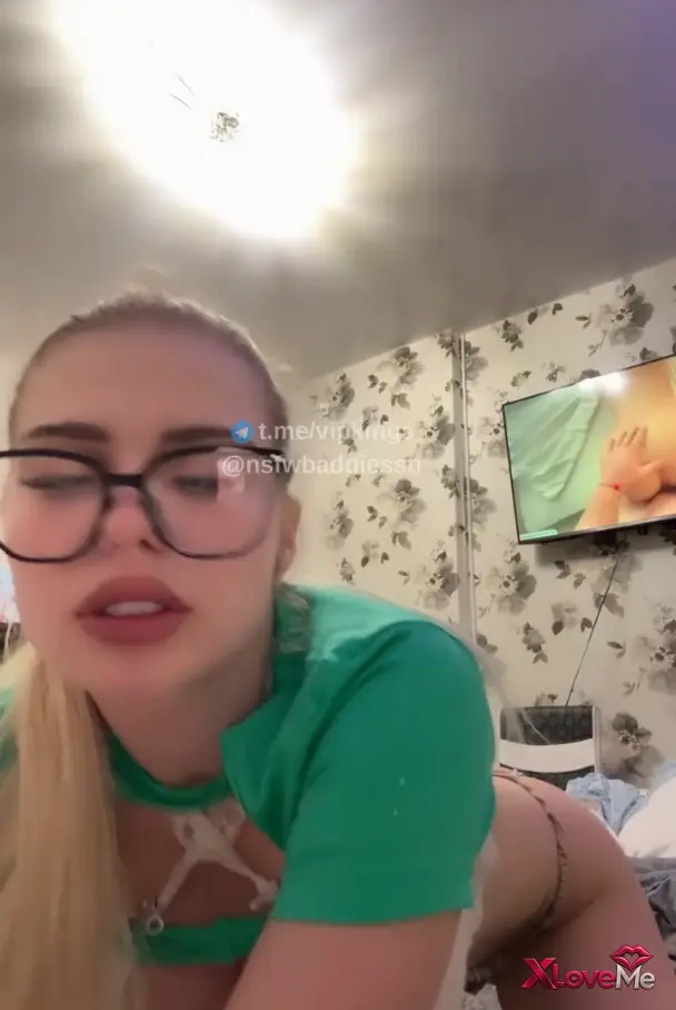 Doeda Porn — Kitty Kiss ifşa Ateşli kızın canlı yayını