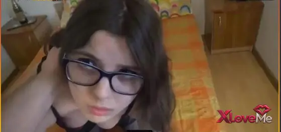 Porno Film — Alt Yazılı Porno Kız kardeşini mastürbasyon yaparken yakalıyor