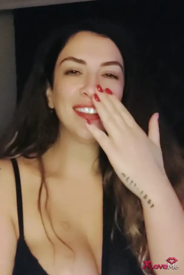 Lily w ifşa Seksi olgundna bi ufak kalça show — Tango Lily W