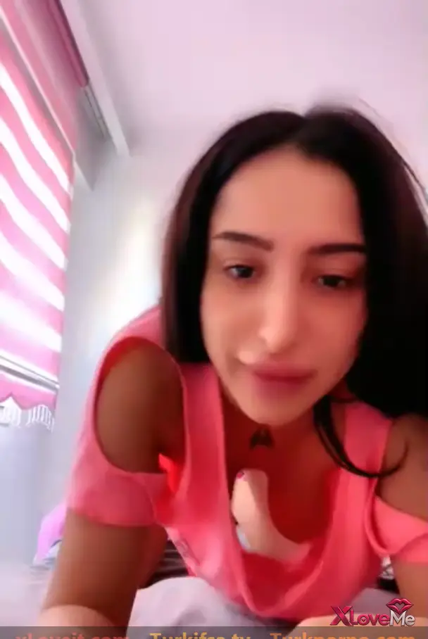 Pabirli ifşa Memelerini göstermek için bolca domaldı — Tango Pabirli