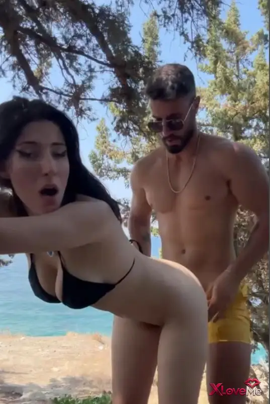 Public Porno Adalarda Ormanda ağzını kapatıp sikti — Nadeleine