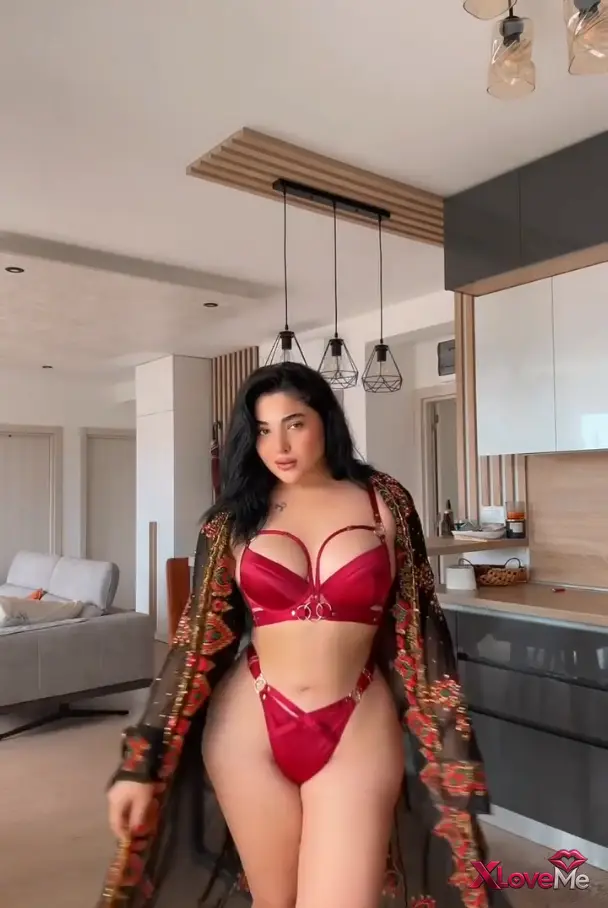 Sarem Uysal ifşa nude videolarından oluşan kolaj — Sarem Uysal