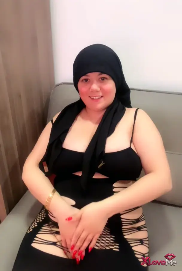 Yenge Porno — Tango Balkız ifşa Türbanlı şişman kızın yayını