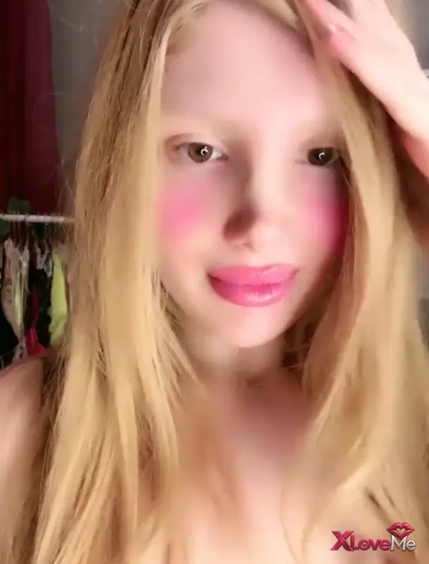 Tango Candy ifşa Oyuncan gibi kızdan video — Tango Candy