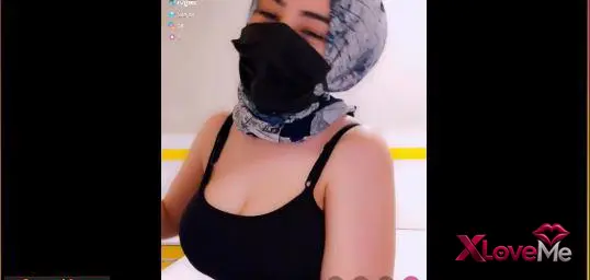 Türbanlı Ezgi ifşa çırılçıplak canlı show yaptı — Ezgi