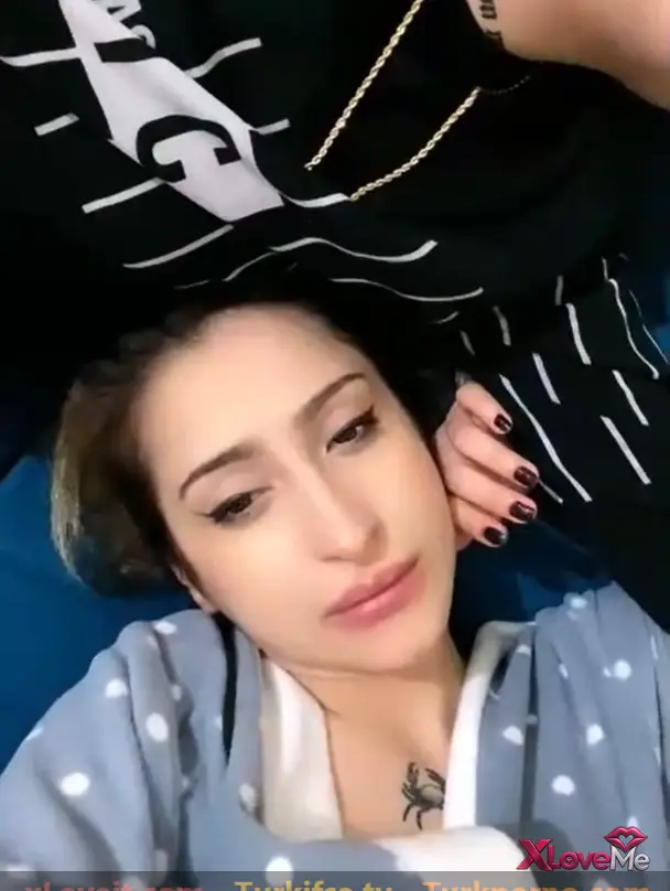 Tango Pabirli ifşa izleyenleri kırmayıp meme gösterdi — Tango Pabirli