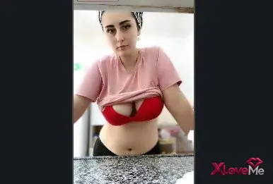 Twitter ifşa — Türbanlı ev hanımı akşama yemek hazırlıyor