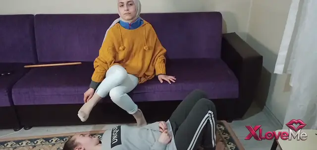 Türbanlı Mistress köle kıza neler yaptı neler — Keyifhane