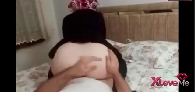 Amatör Porno — Türbanlı olgun porno Ev hanımı kucakta