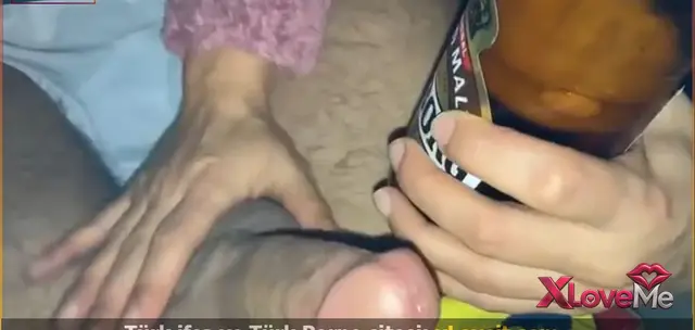 Türbanlı Sakso arabada Fenerli elemana — Arabada