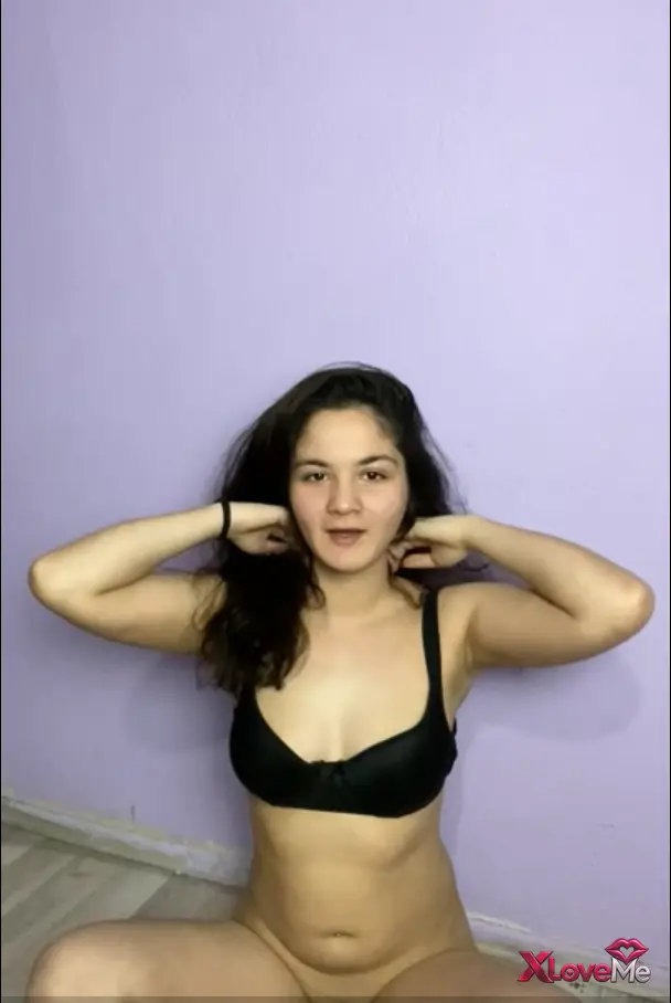 Ayşen çelik nude Külotsuz vücudunu sergiledi — Ayşen Çelik