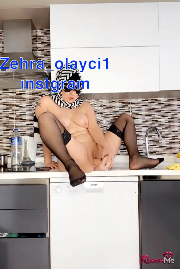 Zehra Olaycı ifşa Bulaşık makinesinin üstünde dildo sapladı — Zehra Olaycı