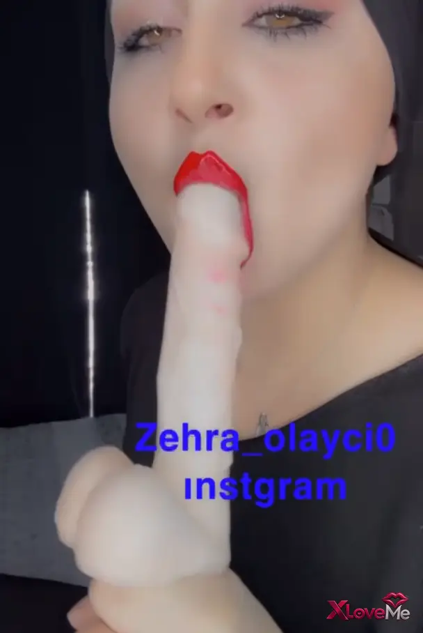 Zehra Olaycı ifşa Kapalı kadın sik yalar gibi dildo sömürdü — Zehra Olaycı