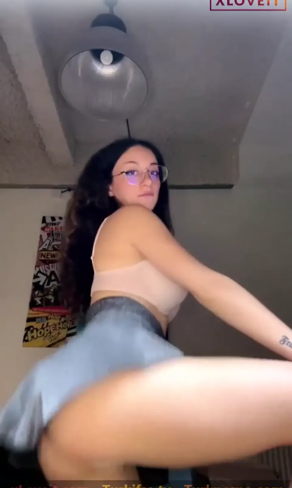Ayla ifşa Genç kaşarın etekli nude yayını — Tango Ayla — Canlı Yayınlar