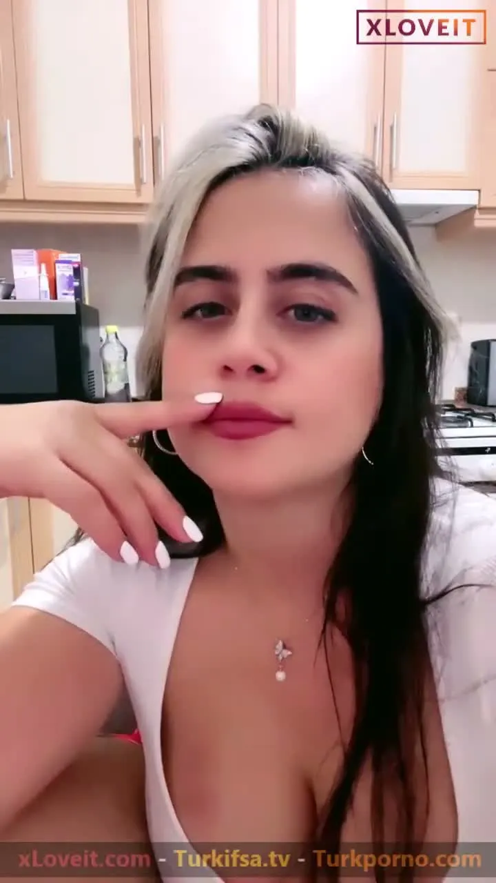 Ayşe Elbi ifşa Göğüs dekolteli canlı yayınını seyret — Ayşe Elbi — Canlı Yayınlar