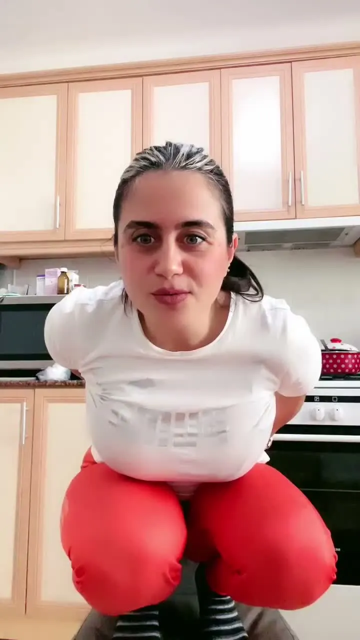 Ayşe Elbi ifşa Sütyeni çıkarıp attı — Ayşe Elbi — Canlı Yayınlar