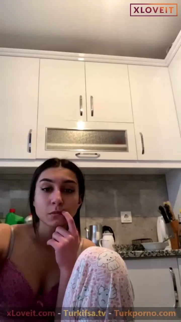 Ceyda Sevim ifşa 2 genç kız meme açıp kalçalarını tokuşturdu — Ceyda Sevim — Canlı Yayınlar