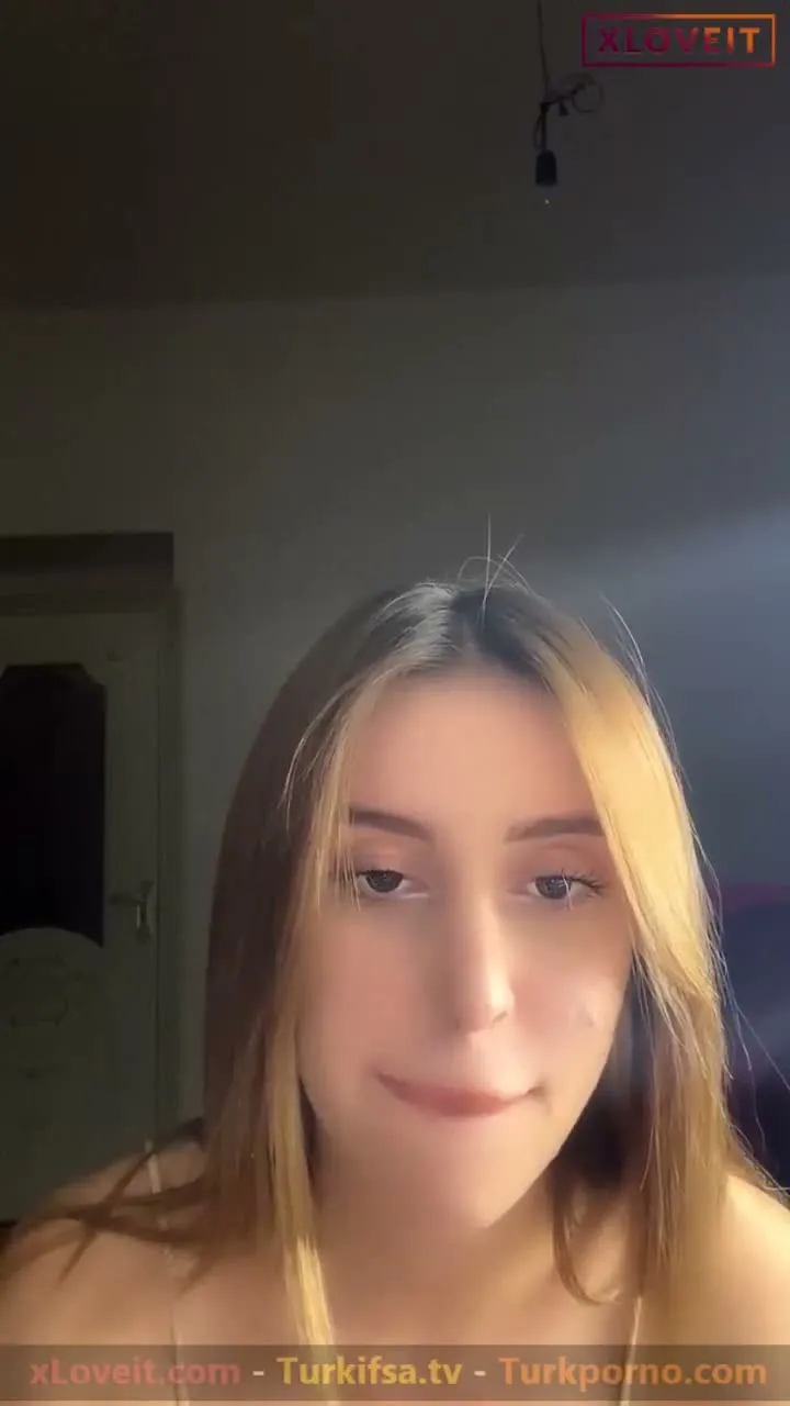 Damla ifşa Çıtır kızın etli amını sergilediği yayın — Damla — Canlı Yayınlar