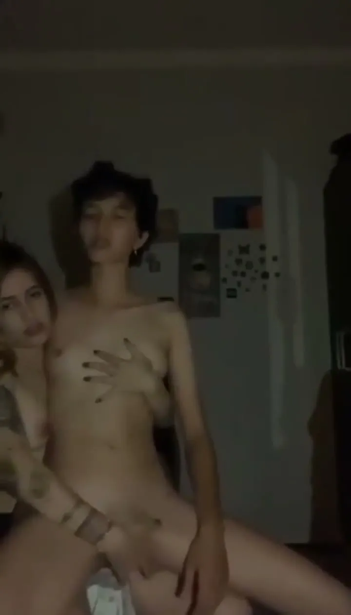 Efsane Türk lezbiyen kuzen sevişme yayını — Türk Porno