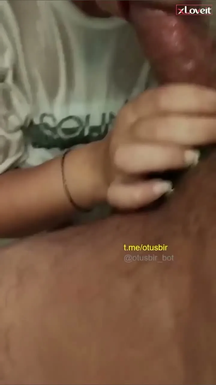 Evli komşusuna suyun altında sakso çekti — Amatör Porno