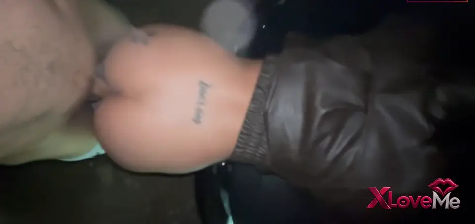Gamze Özmen Porno Gece dışarda arabaya domalıp sikildi — Gamze Özmen — Amatör Porno