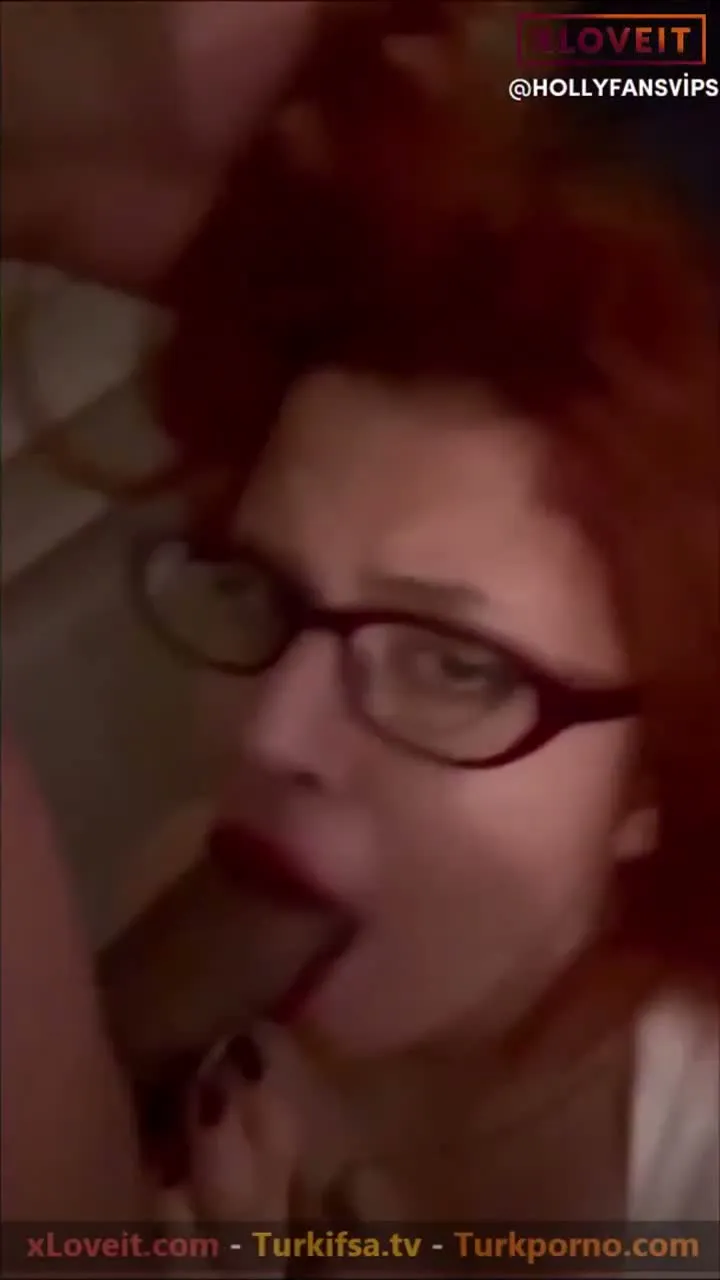 Gözlüklü Sakso HottieKittyyy kudurtucu gözlükleriyle yarrağa yumuldu — Hottie Kittyy — Amatör Porno