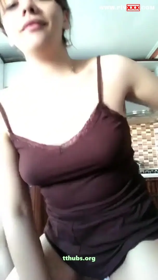 Güzel kızlar yayında, izleyici abaza erkeklere kalçalarını ve memlerini gösterdiler. - Porno Video — Türk ifşa