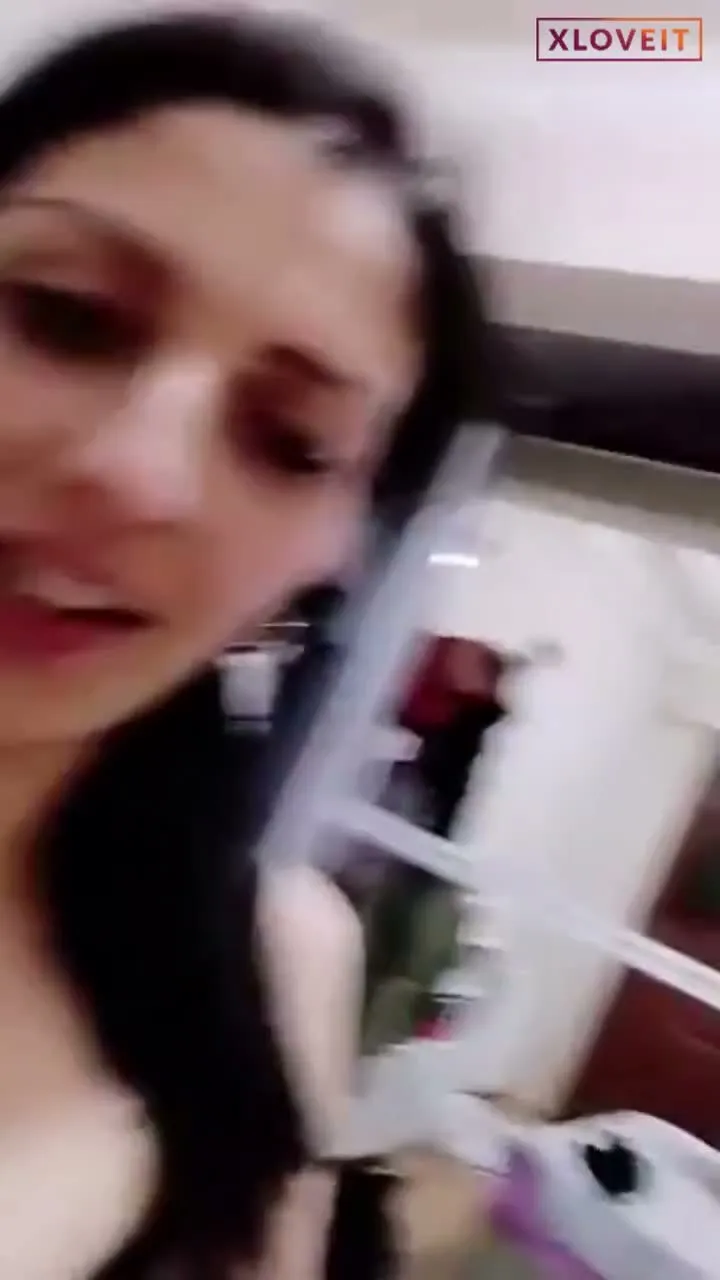 Kafası güzel olgun lezbiyenler canlı yayında sevişti — Kafası — Amatör Porno