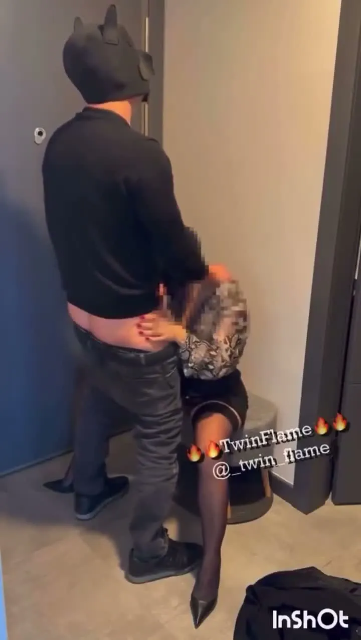 Konulu Porno TwinFlame kafede erkeği ayartıp depoda sikişti — Twinflame — Konulu Porno