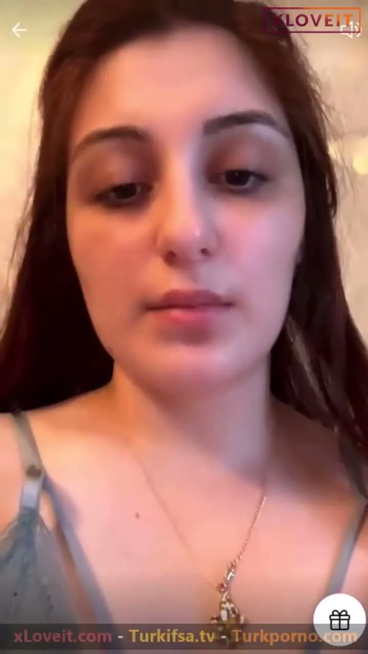 Tango Larisa ifşa Dayanamadı ıslak amcığını gösterdi — Canlı Yayınlar