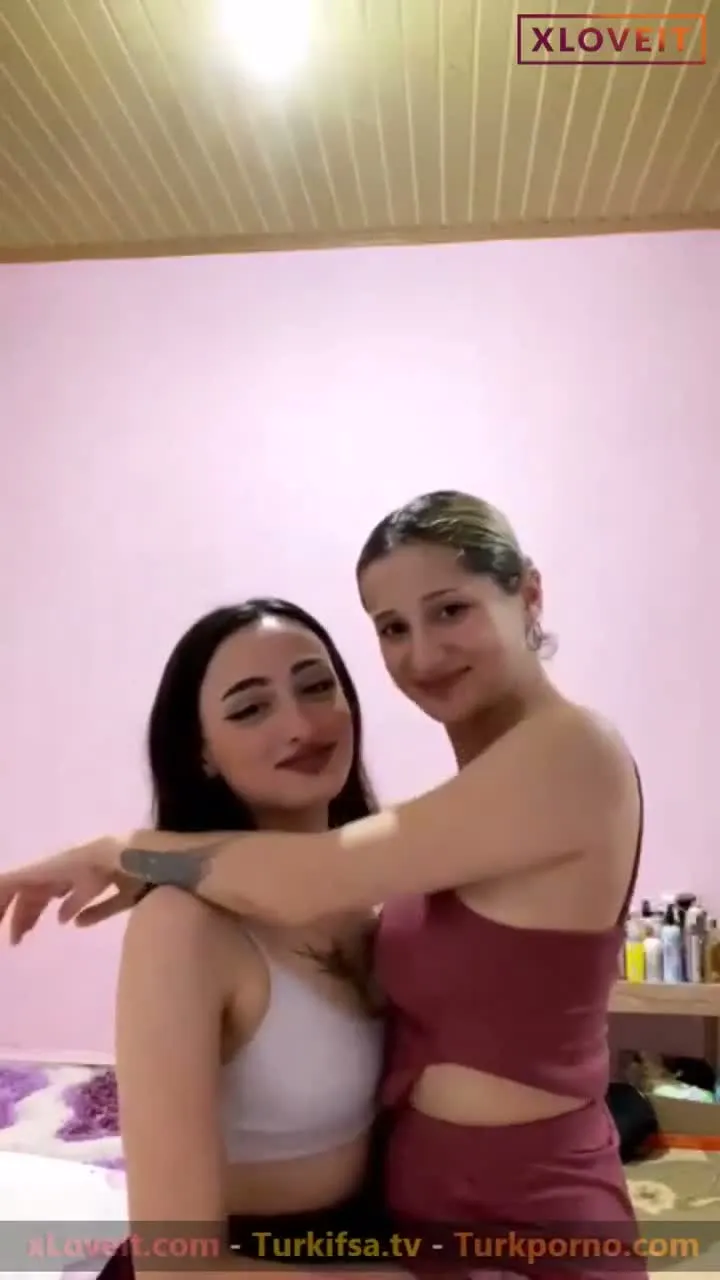 Lezbiyen ifşa Hasret sevgilisiyle yayında yiyişti — Canlı Yayınlar