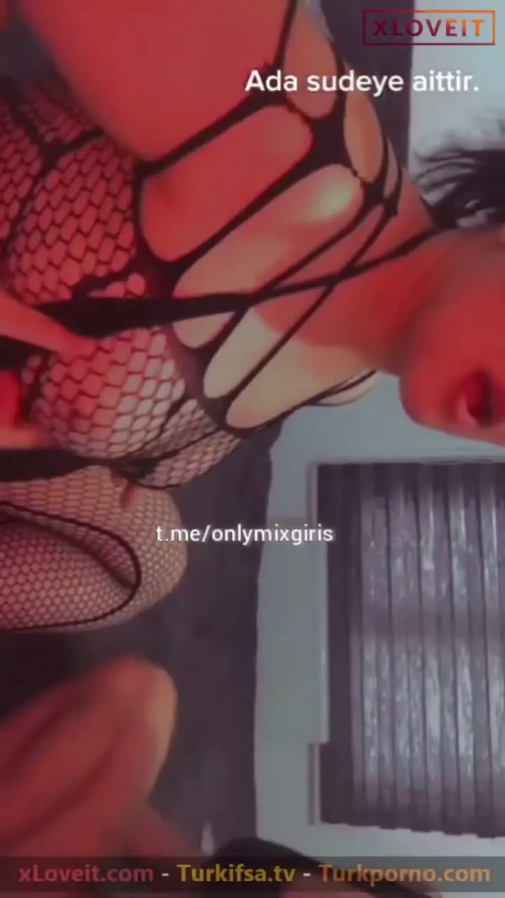 Lezbiyen ifşa Türk sevgililer Ada Sude öpüşme yiyişme seyret — Amatör Porno