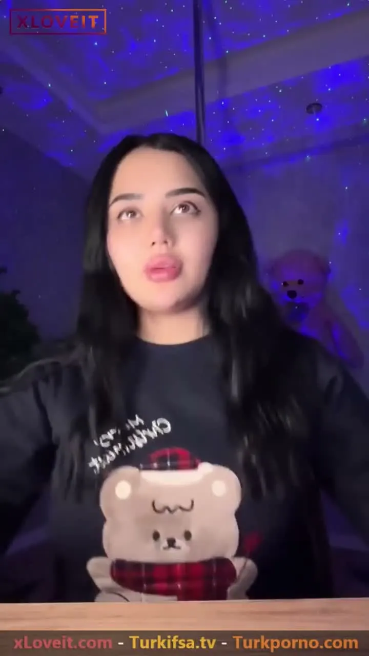 Melek Azad ifşa eski evinde twerk bari yari bari yari — Melek Azad — Canlı Yayınlar