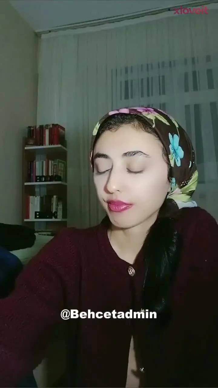 Melike ifşa Türbanlı kız pijamayı yırttı — Melike — Canlı Yayınlar
