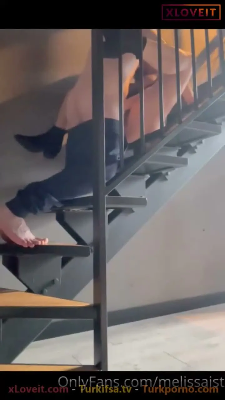Konulu Porno Melissaist ahşap merdivenlerde seks videosu — Melissaist — Konulu Porno