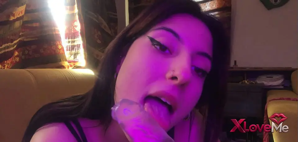 Nadeleine ifşa Klasikleşen hüpleterek dildo yalama — Nadeleine — Türk ifşa