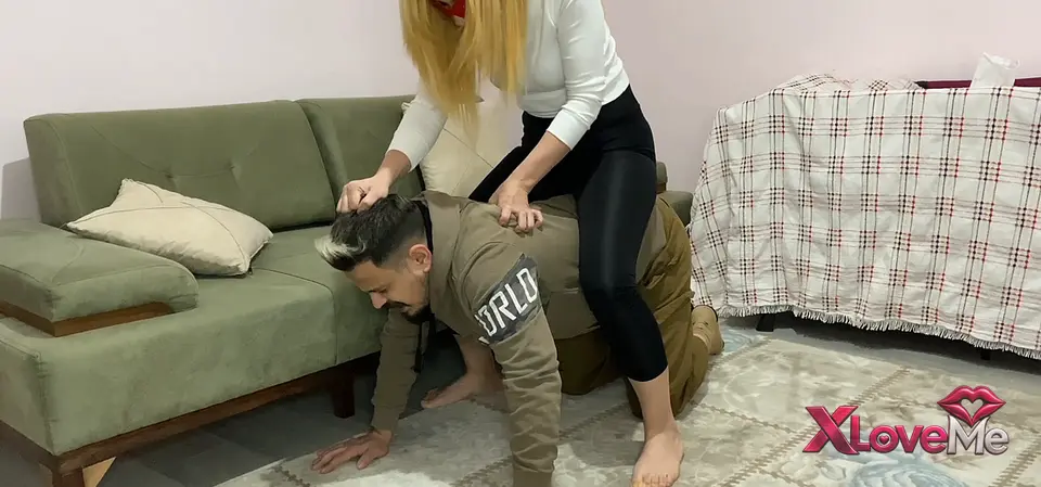Sahibe kadın köle kocasının sırtına bindi — Keyifhane — Türk ifşa