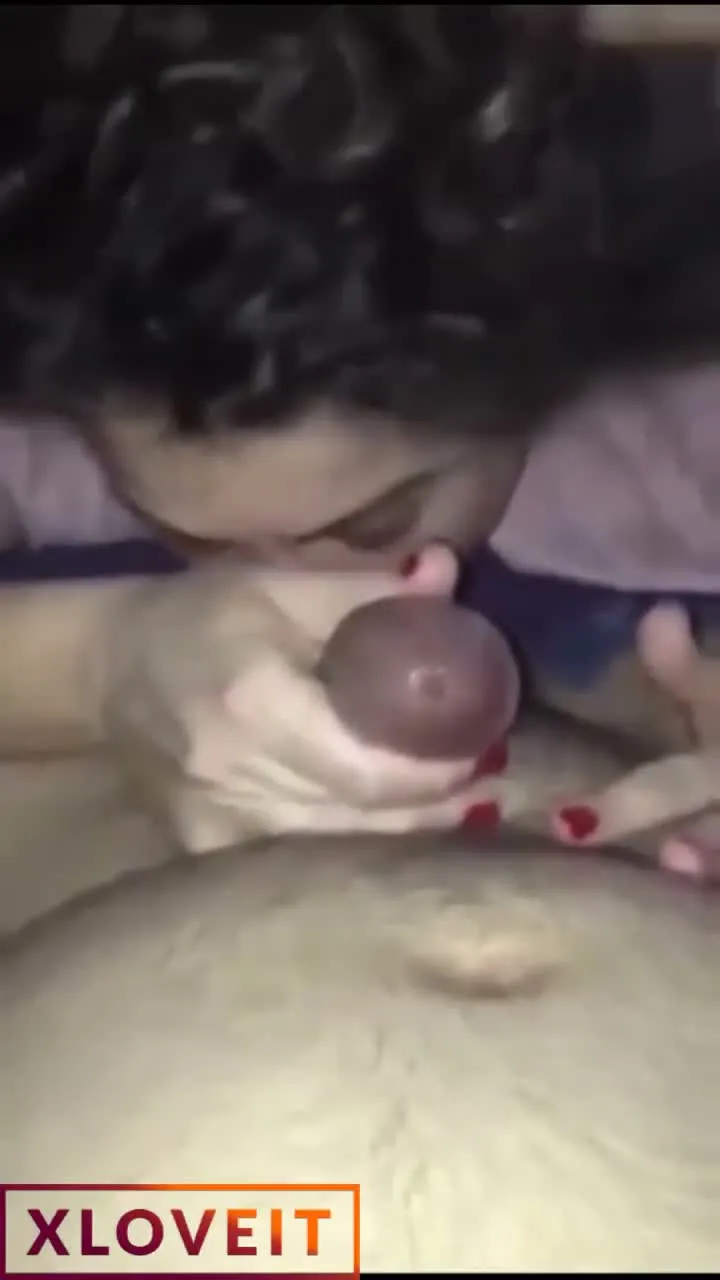 Saksoyla uyandırılan Azgın Kıvırcık — Amatör Porno