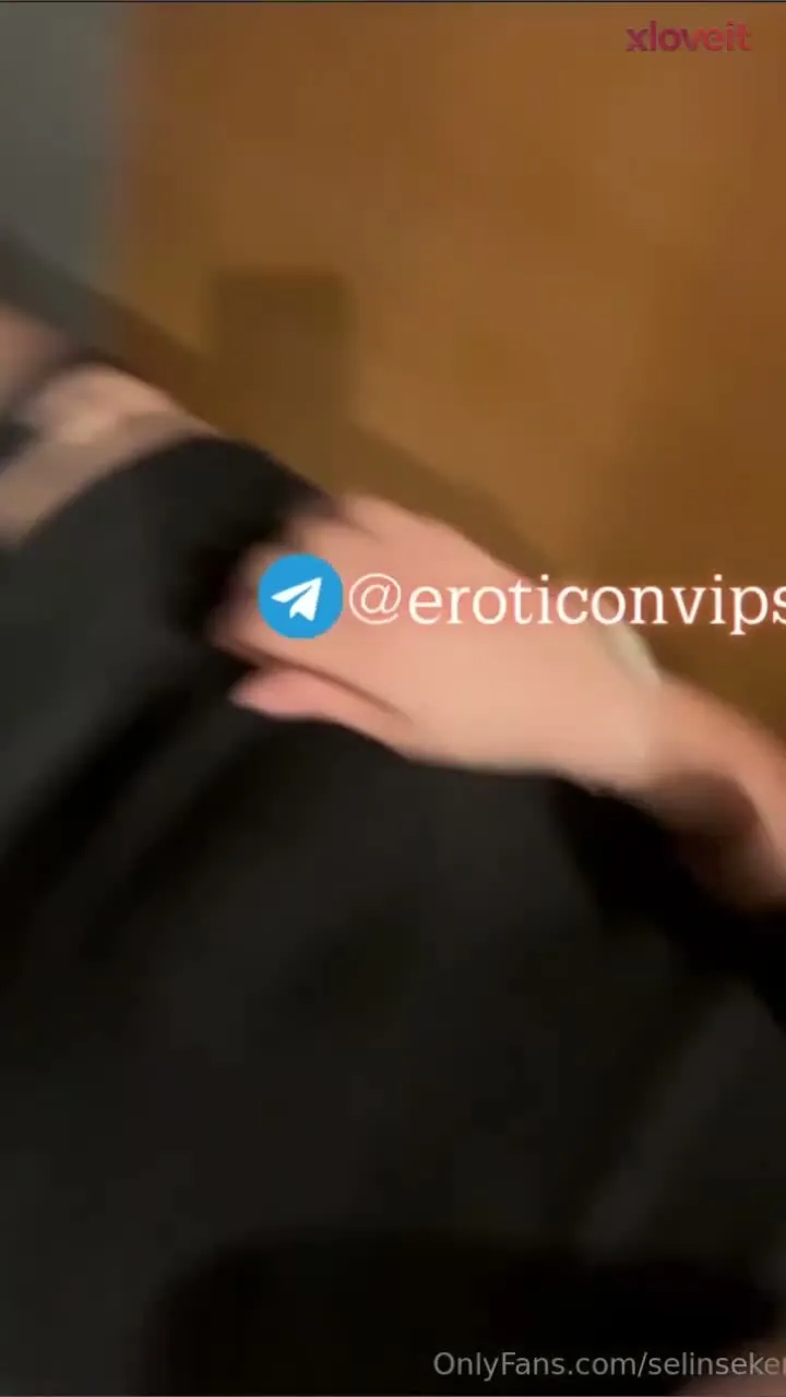 Selin Şeker ifşa ofis tuvaletinde meme amcık gösterdi — Selin Şeker — Türk ifşa