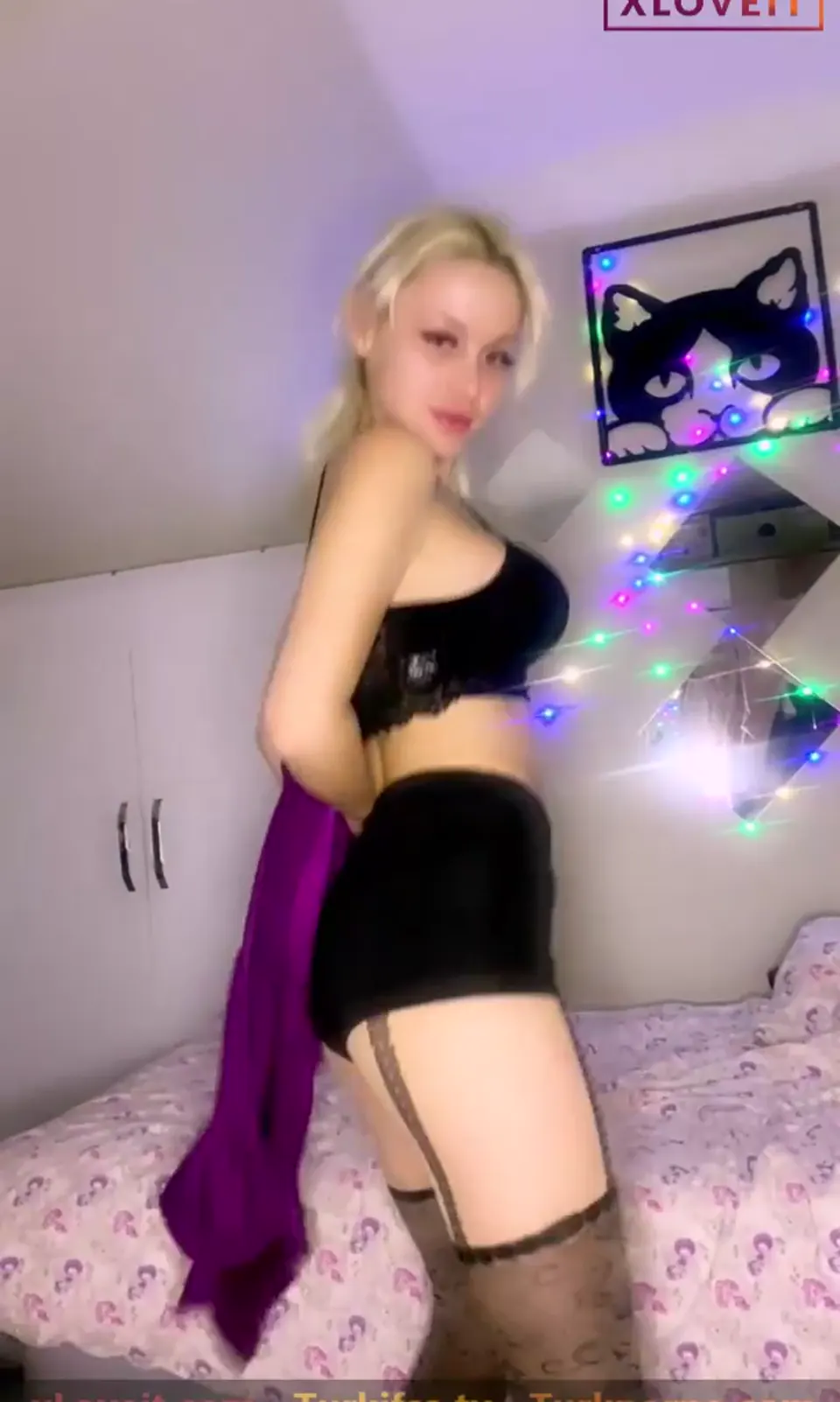 Simge Kalender ifşa Güzel sarışın hatunun yayınını seyret — Simge Kalender — Canlı Yayınlar
