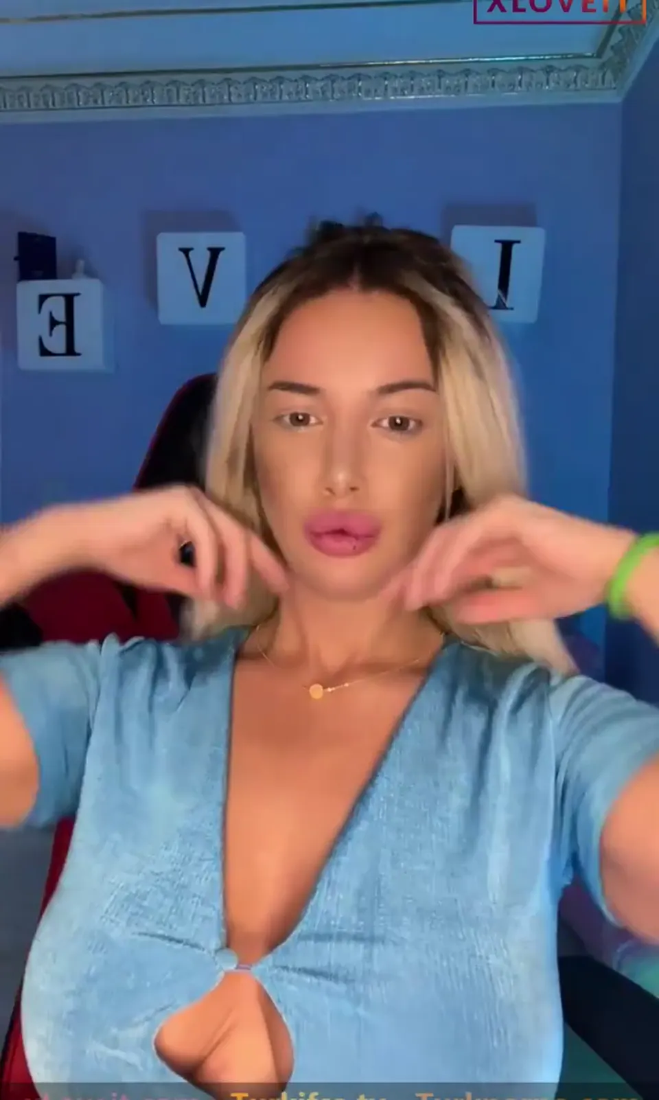 Tango Alev ifşa Büyük göğüslü hatunun yayın videosu — Tango Alev — Canlı Yayınlar