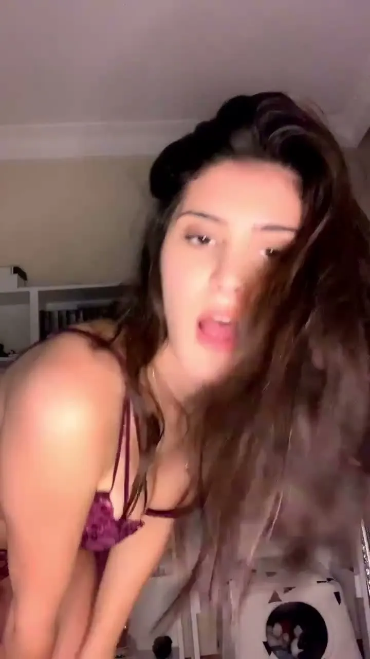 Tango Beril ifşa Sexy iç çamaşırlarıyla nonstop dans etti — Tango Beril — Canlı Yayınlar