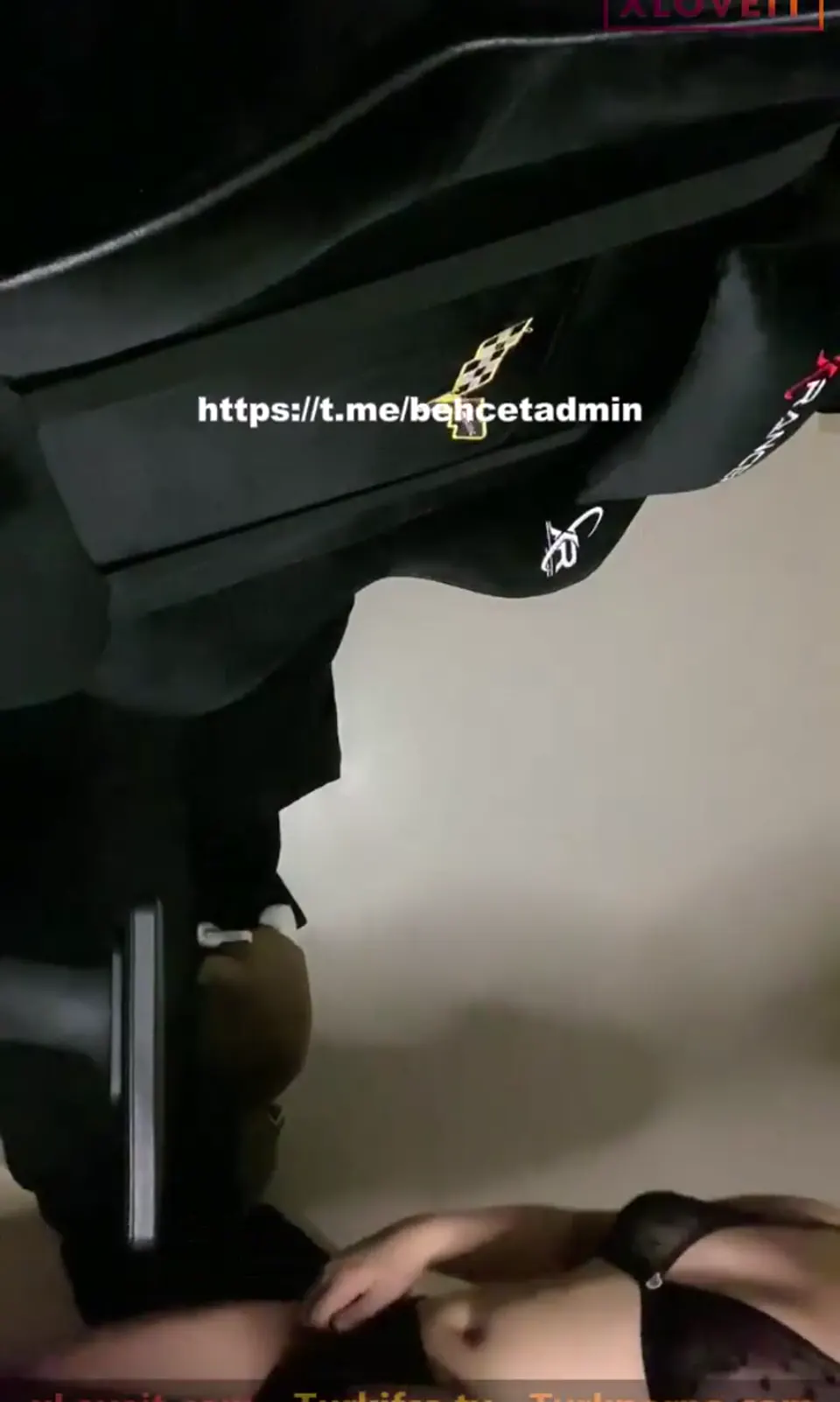 Tango Emi ifşa Soyunup canlı canlı am meme gösterdi — Canlı Yayınlar