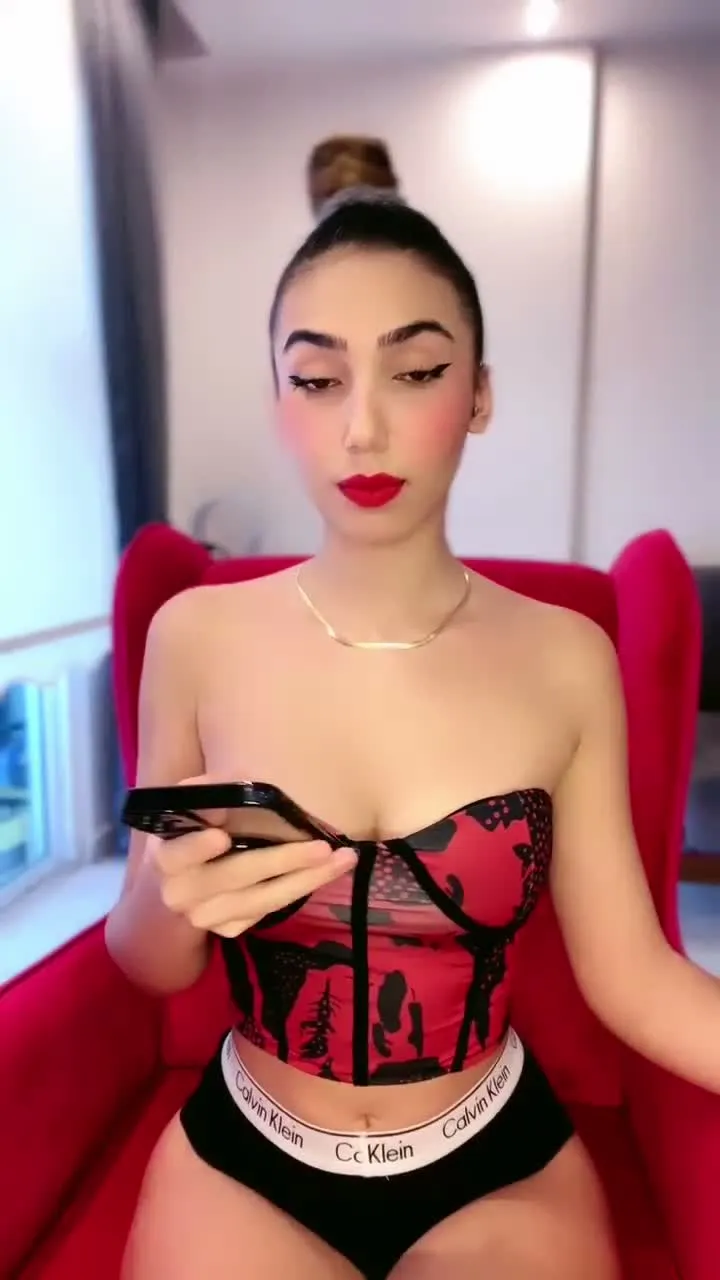 Pelinsu ifşa Yayıncı kızdan kalça show seyret — Tango Pelinsu — Canlı Yayınlar
