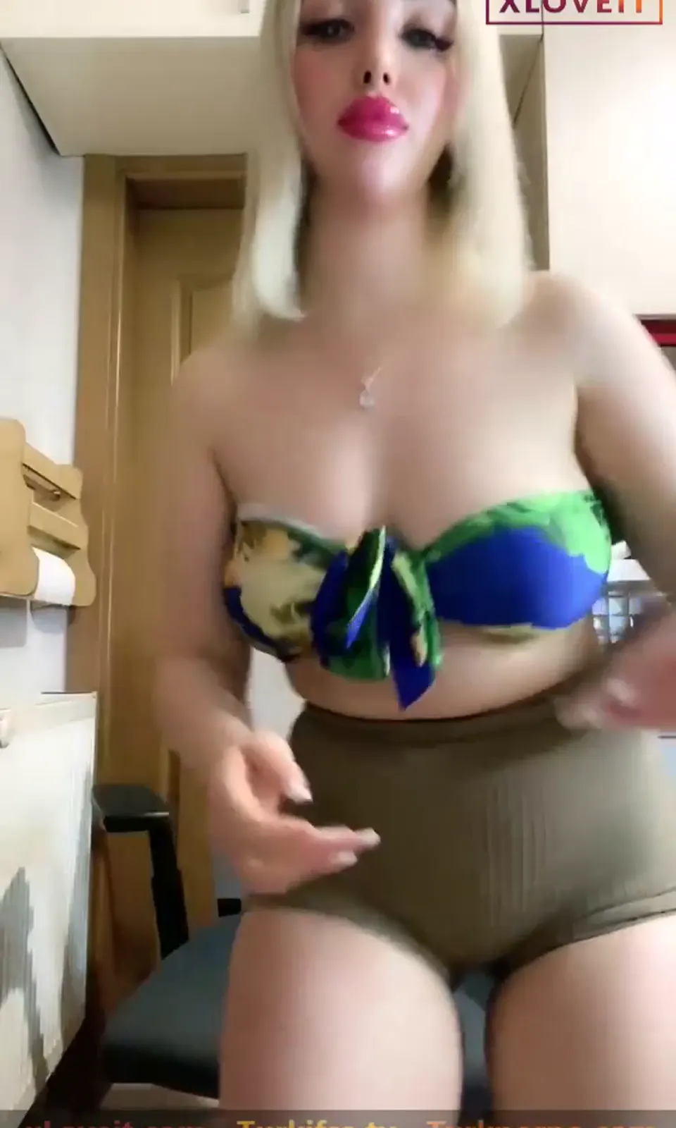 Tango Su ifşa Ortam kızı sağlam fizikle canlı yayında — Tango Su — Canlı Yayınlar