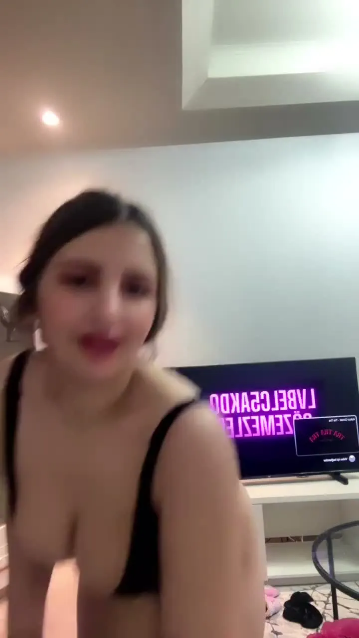 Tango Tusem ifşa Sağlam vücutlu hatun canlı yayında — Tango Tusem — Canlı Yayınlar