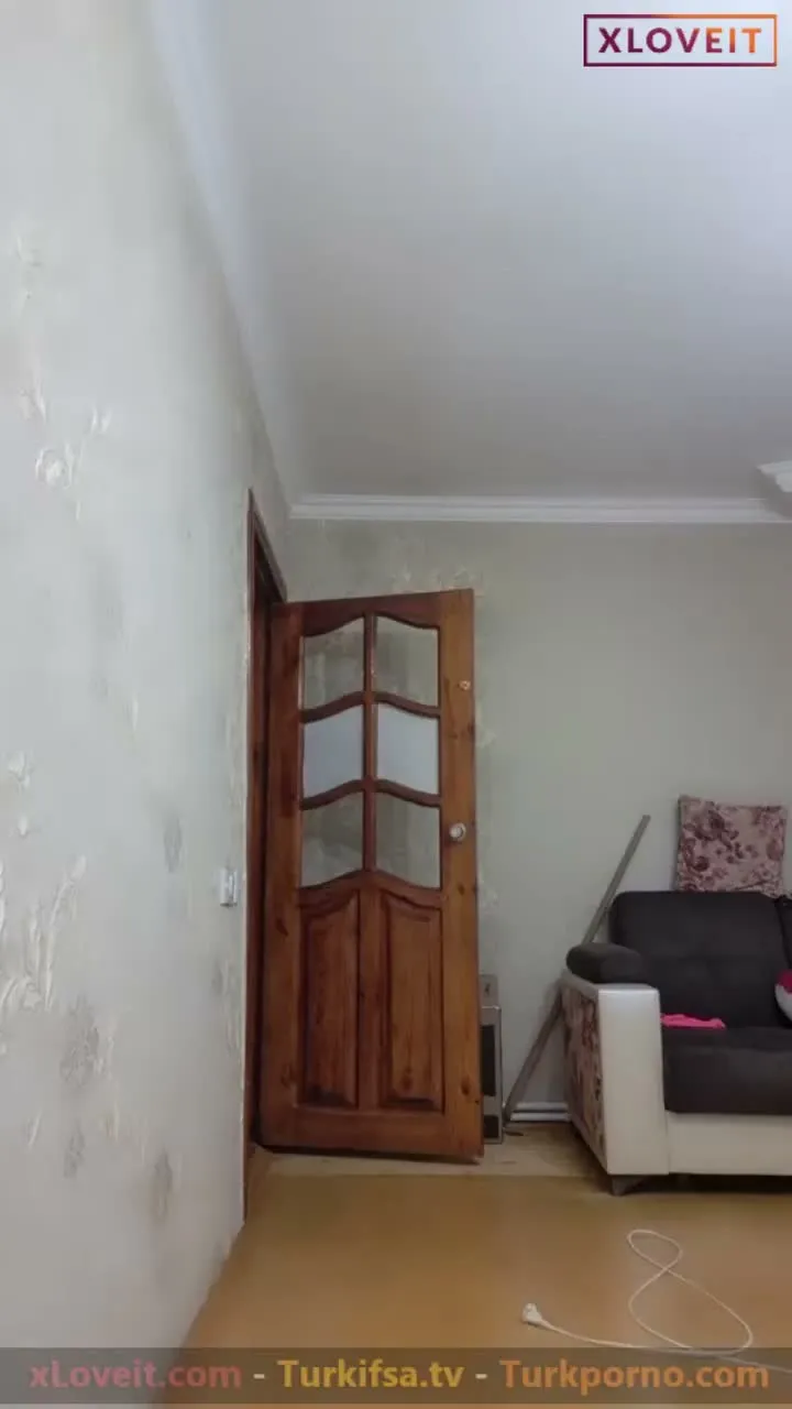 Tango Yıldız ifşa At gibi gacı kırmızı gecelikle — Tango Yıldız — Canlı Yayınlar